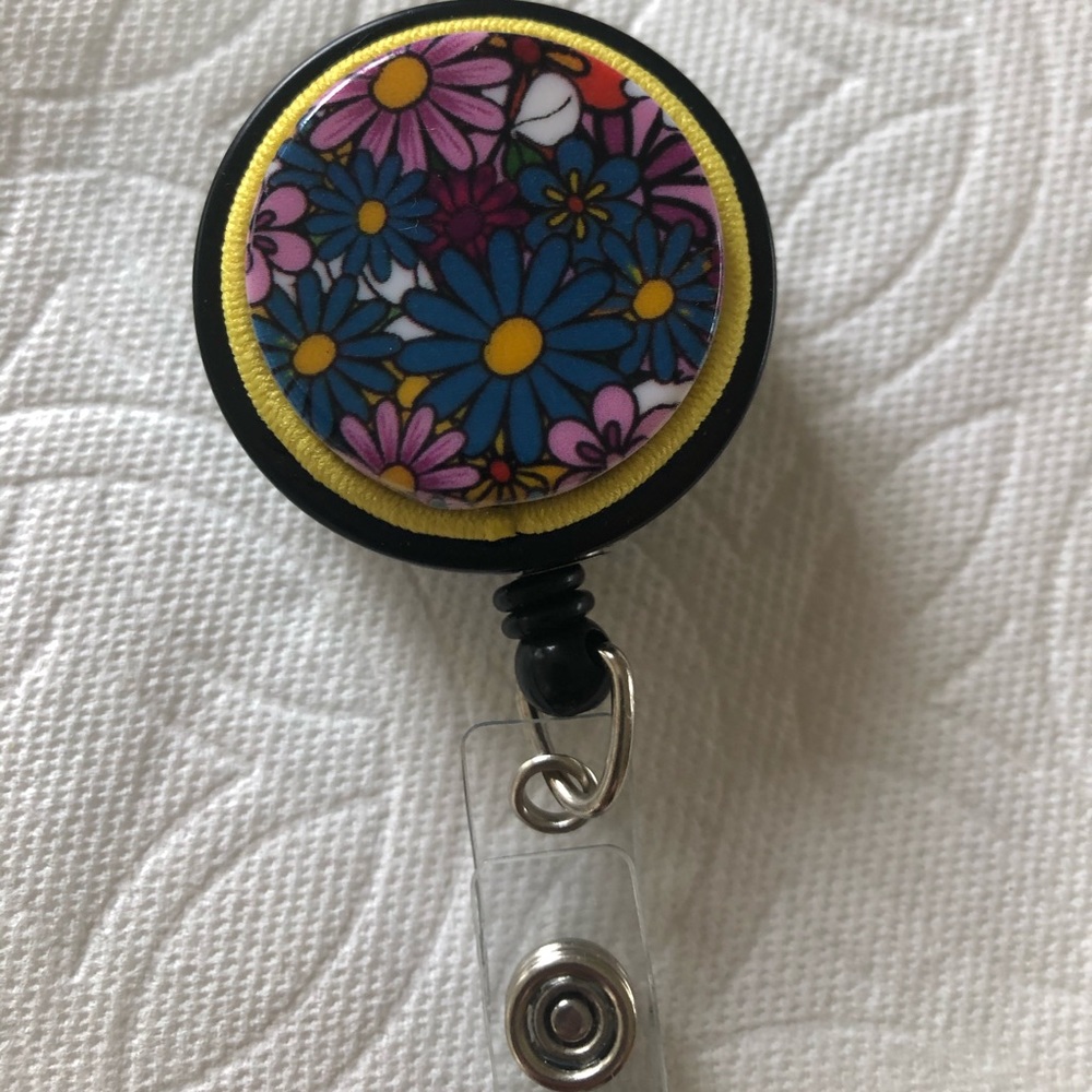 Multi-flower ID badge reel